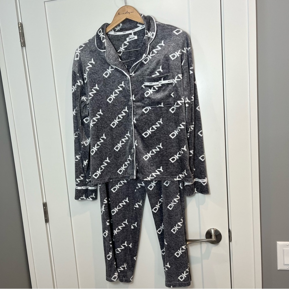💥 SALE - DKNY Gray Pajamas